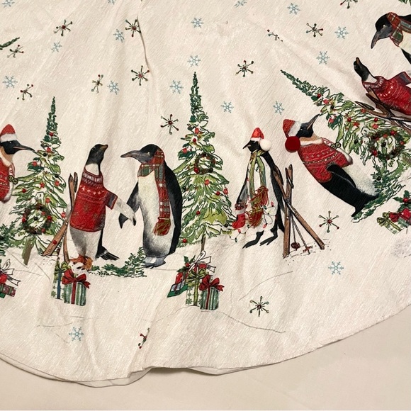 Queenwest Festive Penguin Christmas Tree Skirt - Picture 10 of 16